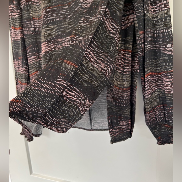 ANITA BLOUSE by Soaked in Luxury - Picture 4 of 4